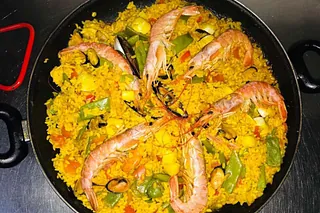 2 Tierras (Comida hondureña/mediterránea) paella